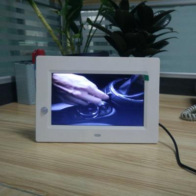 China 7 vídeo de la pulgada HD con el sensor de movimiento de PIR para dar vuelta a los vídeos con./desc. automáticamente en venta