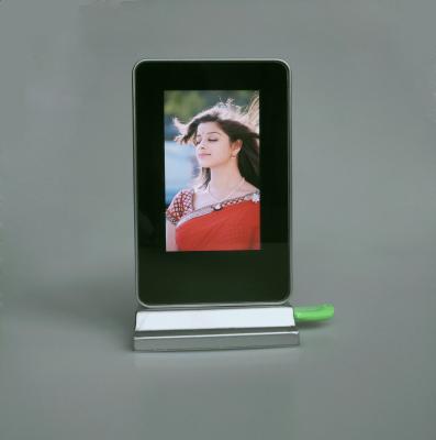China Battery Operated Inch 350-400cd/m2 LCD Digital Photo Frame for sale