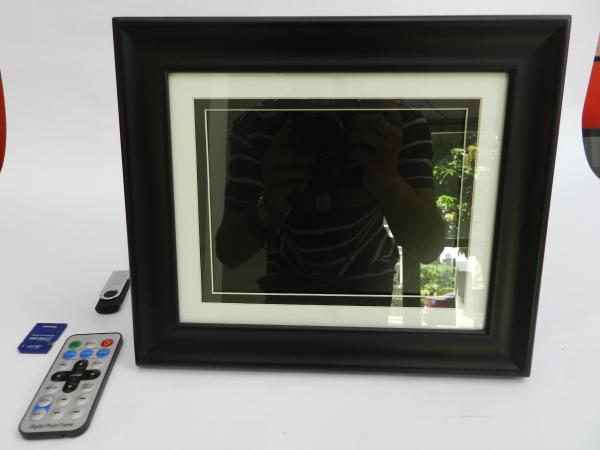 Quality Black 8 Inch High Resolution Digital Picture Frame With Wooden Frame 350cd/m2 for sale