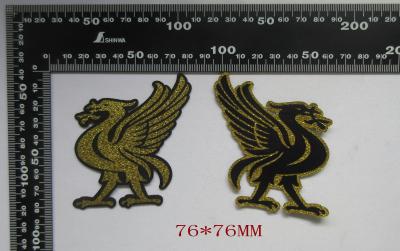 China El hilo metálico de encargo tejido cose en remiendos de la etiqueta diseña insignias en venta