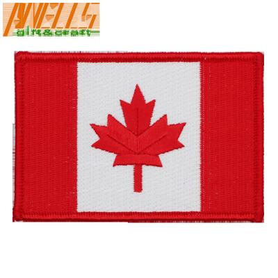 China Canada Flag Embroidered Patch Canadian Maple Leaf Iron On Sew On National Emblem Embroidery à venda