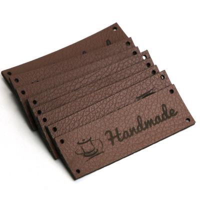 China Personalized Custom PU Leather Tag Labels With Text And Symbol for Clothing à venda