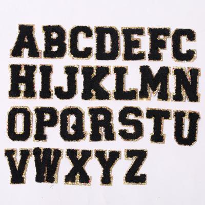 中国 シュニール パッチのA-Zによって刺繍されるアルファベットの手紙の金のきらめきのボーダー鉄 販売のため