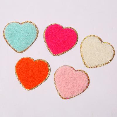 China Clothing Iron On Chenille Patch Heart Shape Merrowed Edge Pantone Color for sale