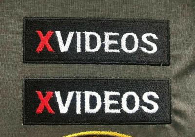 中国 刺繍されたロゴ パッチのあや織りの鉄はXビデオXVIDEOSおかしいスポーツを感じた 販売のため