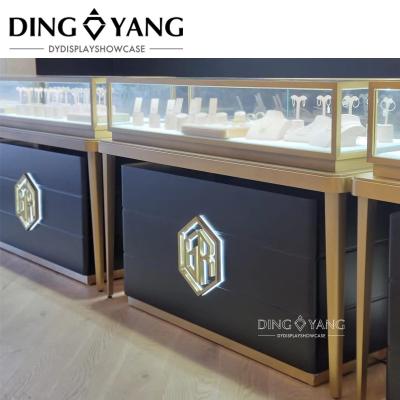 中国 Custom Made Fashion Black Golden Jewelry Counter , Jewelry Counter Furniture With Low Power Consumption Lights Systems 販売のため