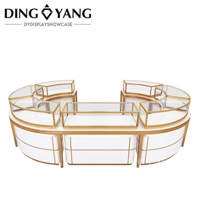 China Factory Seller Golden Oval Jewelry Case Display, High End Large Center Island Showcases With Ultra Clear Tempered Glass zu verkaufen