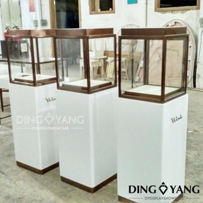 China Showroom 450X450X1350MM Jewelry Display Cases for sale