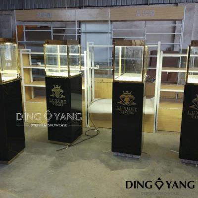 China Cabinetes de exhibición de museos de 450x450x1350 mm con cerradura en venta