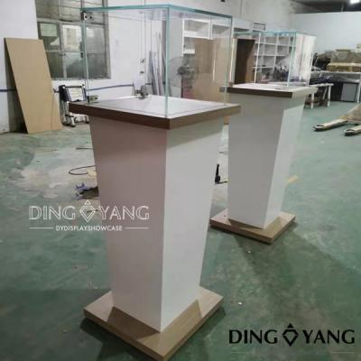 China Fully Customized Showroom Lockable Store Jewelry Display Cases for sale