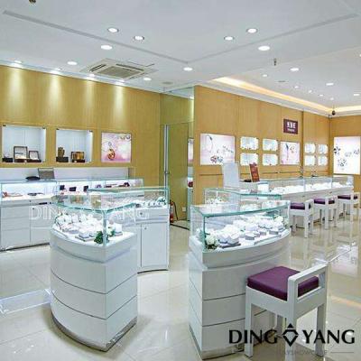 China Jewelry Store Lockable Showroom Display Cases for sale
