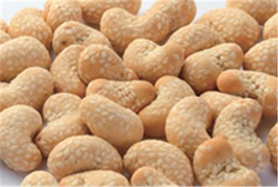 China Sesame Coated Cashew Nut Snacks , Full Vitamins Roasted Cashews Unsalted for sale