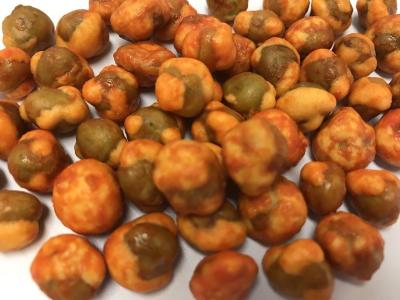 Chine Farine épicée chaude de casse-croûte de pois de saveur de saveur de Riracha enduite à vendre