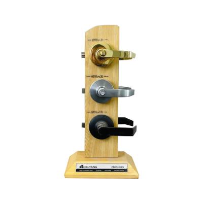 Chine Custom Wooden Display Racks Countertop 3 Set Door Lock Display à vendre