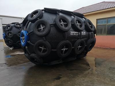 China 2500mm*4000mm Anti Collision Rubber Floating Pneumatic Fender Truck Aircraft Tires for sale