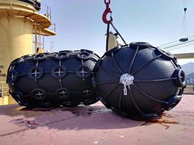 China Yokohama Pneumatic Rubber Fender For Refrigerated Transport Ship for sale