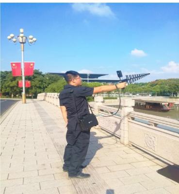 China 2km Jamming Distance Anti Drone Jammers , Drone RF Jammer 2.5 Hours Working Time for sale