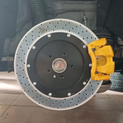 Chine Taille peinte 355MM de rotor d'Upgreade de dos de calibre de frein de BMW 320 grande à vendre