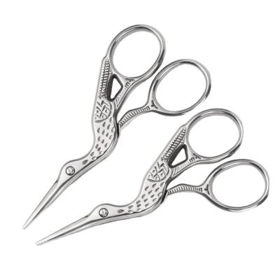 China Right Handed Scissors Wholesale Stainless Steel Sharp Eyebrow Trimming Scissors Eyeshadow Beauty Clips Elbow Beauty Scissors à venda