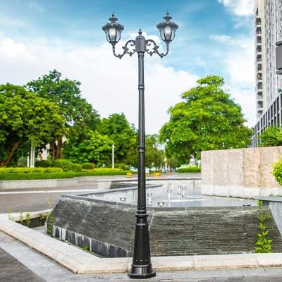 China Classic Design Die Casting Iron Garden And Yard Light Pole for sale