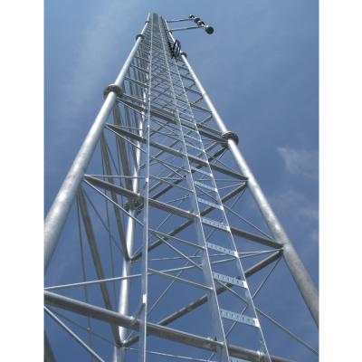 China 30m Tubular Lattice Communication Tower With Cable Tray Climb Ladder à venda