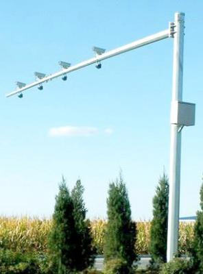 中国 Q235はCCTVのカメラの掲示板のための鋼鉄交通信号街灯柱に電流を通した 販売のため