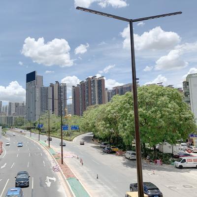 China poste dual ligero galvanizado al aire libre de la luz del panel solar de los brazos de poste de calle de los 30m en venta