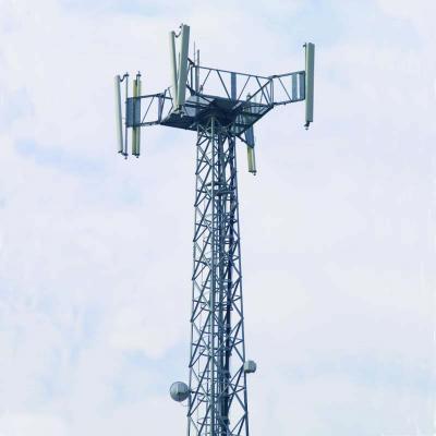 China Selbsttragender Stahlgitter-Telekommunikations-Antennenmast mit Arbeitsbühne zu verkaufen