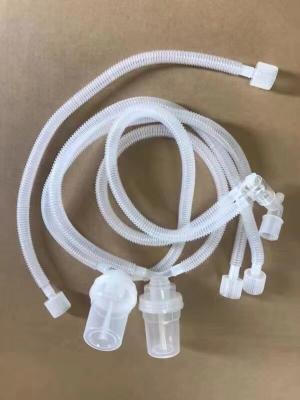China Soporte respiratorio óptimo para bebés Circuito de respiración liso con doble trampa de agua y extremidad adicional en venta