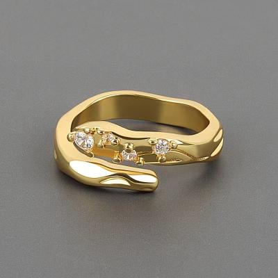 China Anéis de moda de ouro portátil prático com corte de pedra brilhante à venda