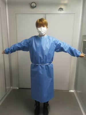 China Vestido quirúrgico a prueba de polvo disponible no tejido azul del aislamiento de la bata en venta