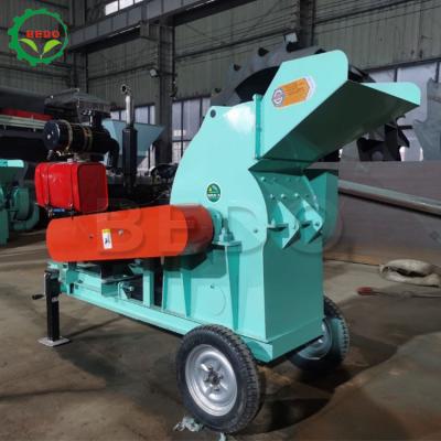 China Máquina de trituración de madera móvil Motor diesel Molino de martillos industriales de madera en venta