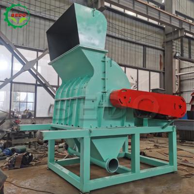 Cina 380V Legato di acciaio Macchine di frantumazione del legno Fregature Macchine di martello per la produzione di polvere da segheria in vendita