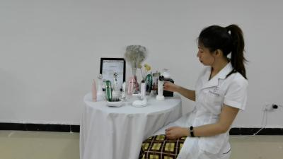 Chine Peau faciale infrarouge électrique de Massager de beauté de photon de SME serrant la machine à vendre