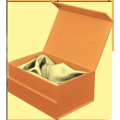 China T Shirt 250g/300g CCNB Magnetic Packaging Box With Ribbon for sale