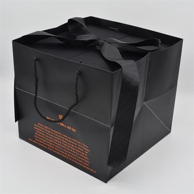 China Black 150gsm Recycled Paper Gift Bags Hot Stamping Retail Use for sale