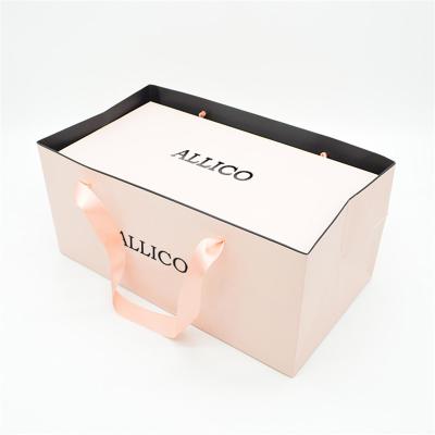 China Luxury 100-450gsm Recycled Paper Gift Bags Ribbon Handle for sale
