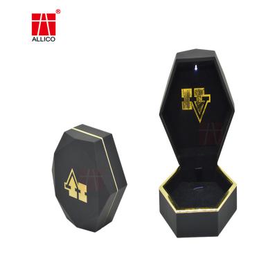 Китай Коробка представления обручального кольца штемпелевать золота, картонная коробка шестиугольника 88g продается