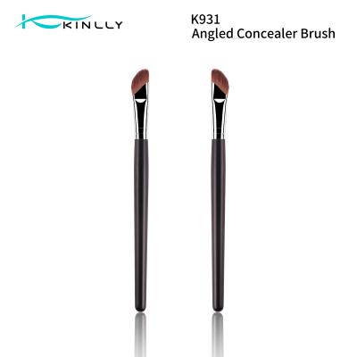 China Wooden Handle Angled Concealer Brush Eye Makeup Brushes For Dark Circles Puffiness for sale