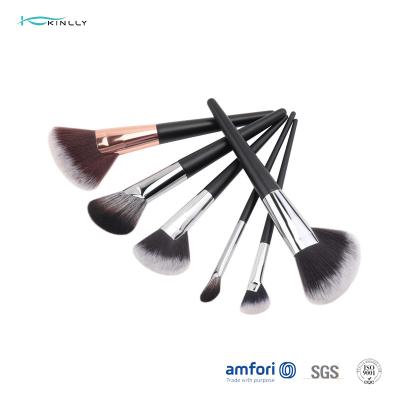 China Private Label OEM Fan Wooden Handle Makeup Brushes for sale