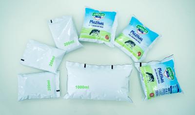 中国 ココナッツ ジュースの袋の包装機械ステンレス製の速度制御4500PPH 販売のため