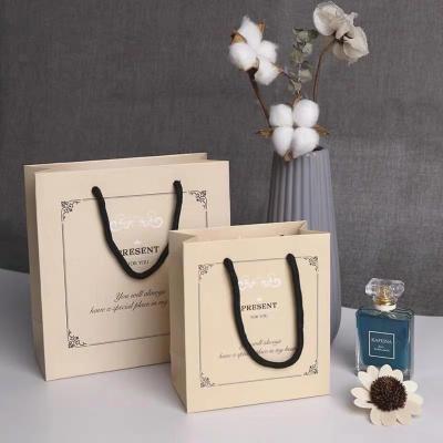 China Brown Art Printed Paper Shopping Bag com o punho da corda reciclável à venda
