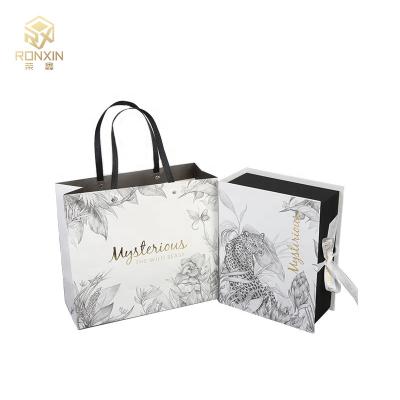 China FSC Certificate White Gift Boxes With Ribbon for sale