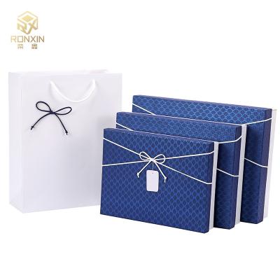 China CMYK Navy Blue Foldable Cardboard Gift Boxes With Ribbon Fashionable for sale