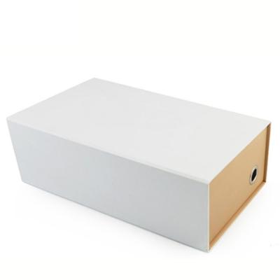 China A caixa de presente magnética do fechamento do meio da cor de CMYK reciclou branco para a sapata à venda