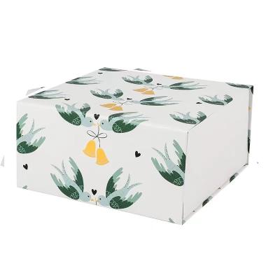 China Floral Paperboard Magnetic Closure Gift Box Home Use For Storage for sale