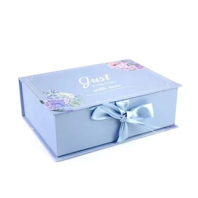 China FSC Certificate Flat Pack Magnetic Gift Boxes 2mm Paperboard for sale