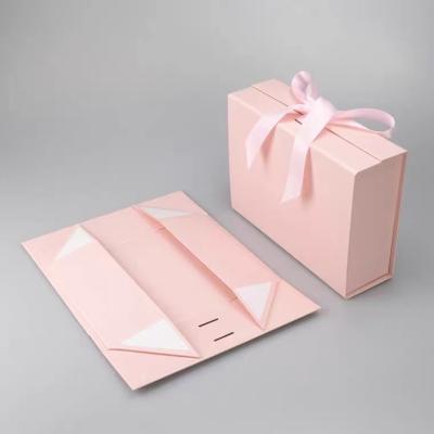 China 157g Paperboard Foldable Gift Boxes With Ribbon Handle for sale