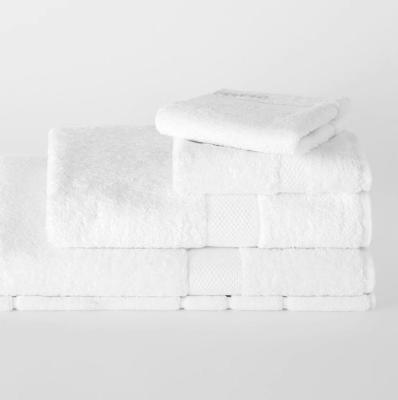 China La toalla de baño casera del hotel fija el logotipo modificado para requisitos particulares básico 200TC-400TC en venta