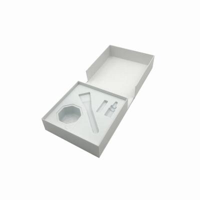 China Caixa de presente do creme do olho com a tampa de fechamento magnética Logo Customized Premium Cardboard UV à venda